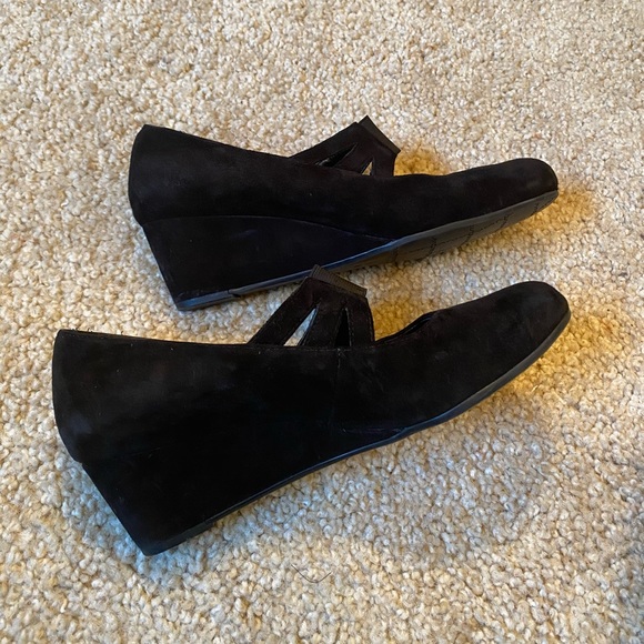 Women’s 8 Black Suede Mary Jane Style Wedges - Picture 7 of 10